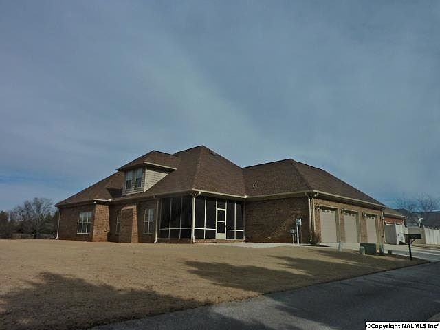 2nd image of 2005 Park Ter SE