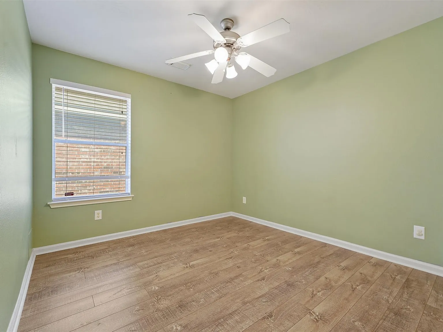 3 bed, 2.0 bath, 1783 sqft, $2,100 — Photo 4