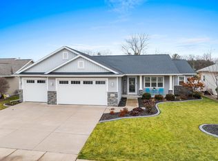 N9027 Lilac Rd, Menasha, WI 54952