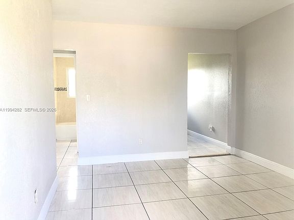 3rd image of 1940 Washington Ave APT 11