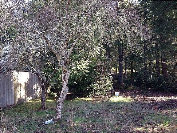 4th image of 420 NE Matthew Dr
