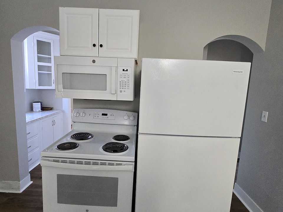 1st image of 1260 Whalley Ave #1B