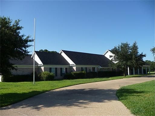 2nd image of 1700 Canyon Springs Dr