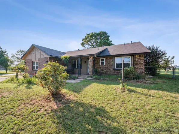 10712 E 2nd St, Claremore, OK 74019