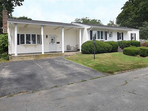 2nd image of 3 Oakwood Dr