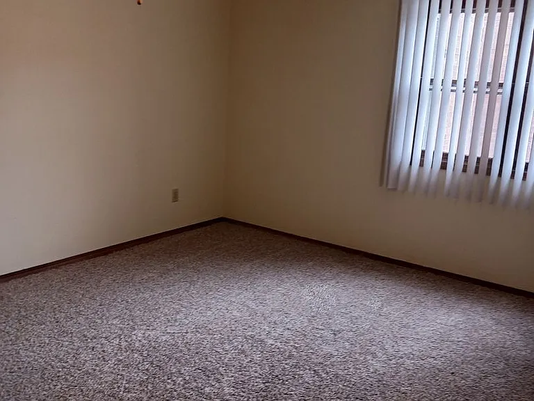 Pheasant Run Apartments — Photo 37