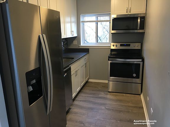 2nd image of 3825 N Pine Grove Ave APT 507