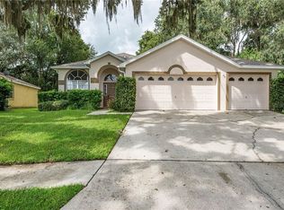 5211 Pond View Ct, Zephyrhills, FL 33541