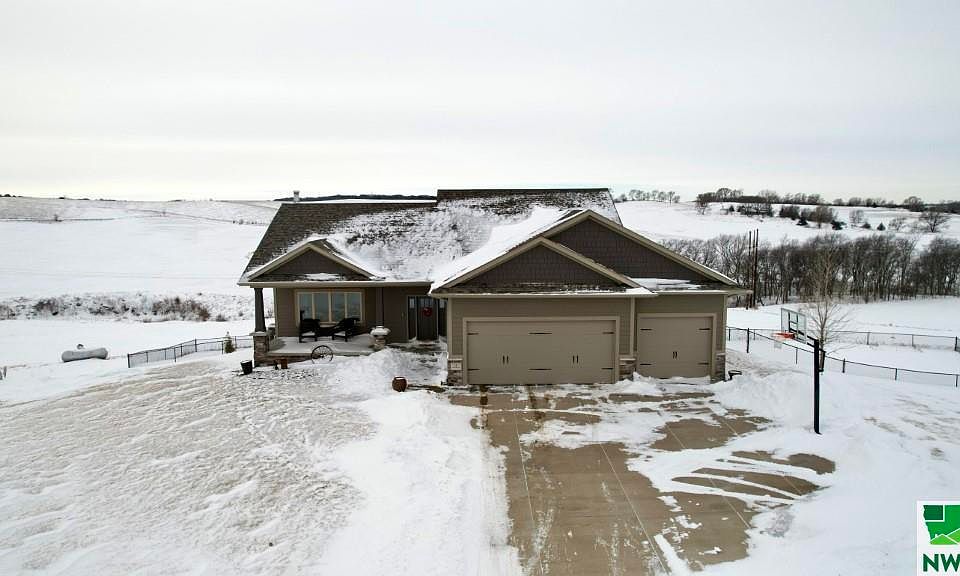 1st image of 4 Bollmeyer Ave