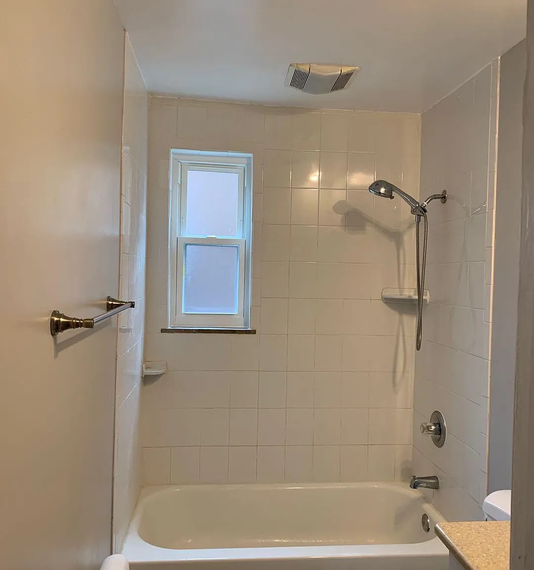 3 bed, 919 sqft, $1,395 — Photo 1
