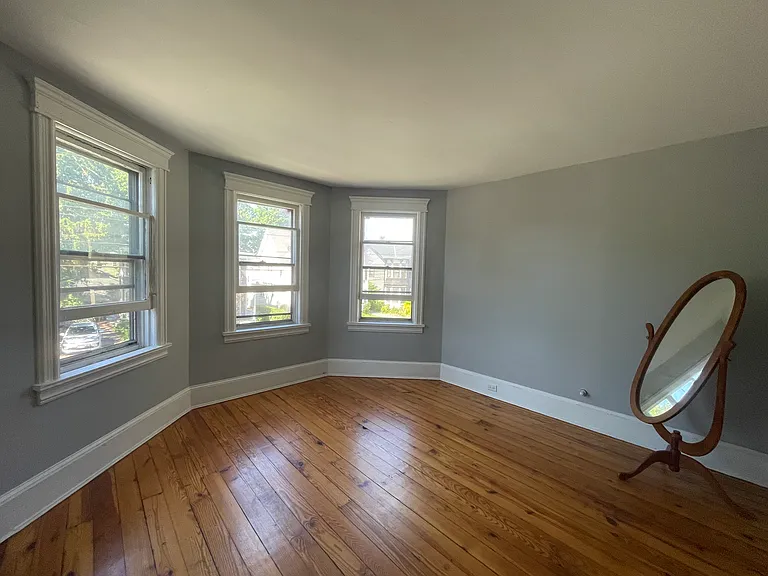 188 Tremper Ave #B — Photo 5