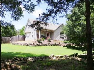 1222 N Maple St, Yellville, AR 72687