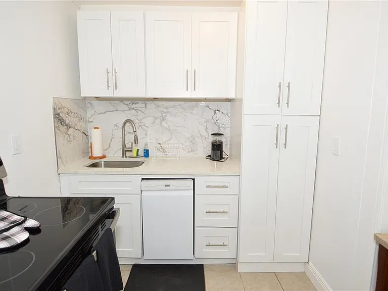 156 146th Ave E #B — Photo 14