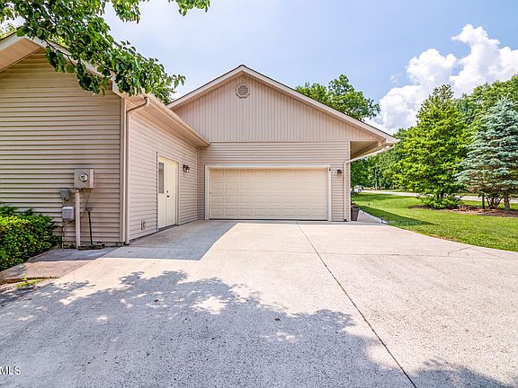 5th image of 537 Snead Dr