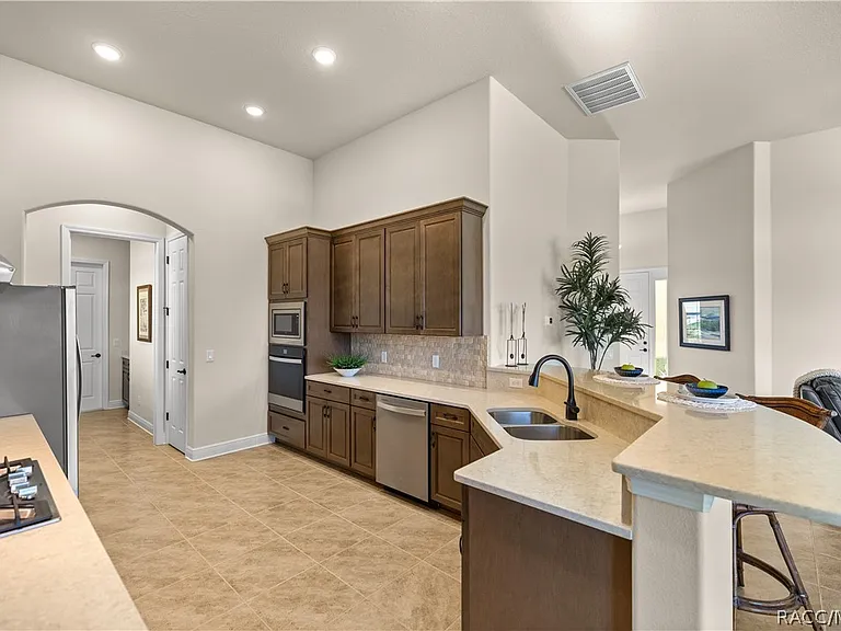1335 W Greenmeadow Path — Photo 12