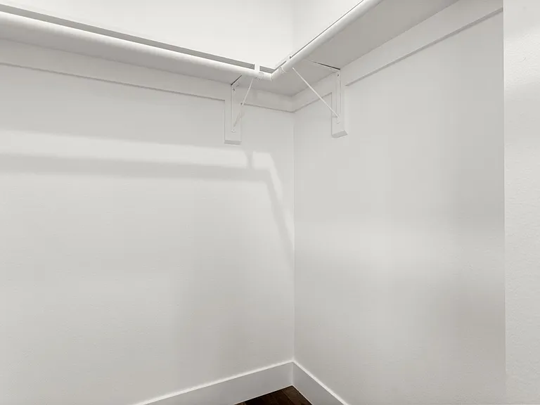 1034 N Oxford Ave — Photo 28