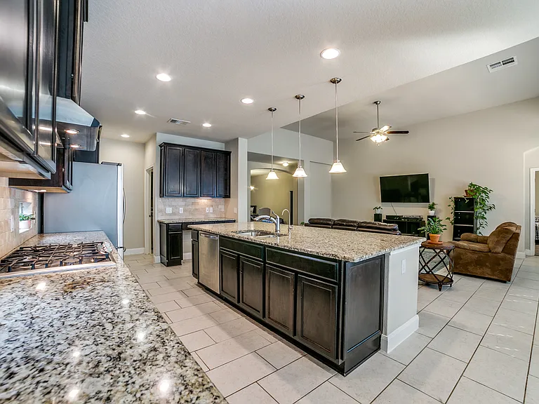 8916 Monument Parke — Photo 11