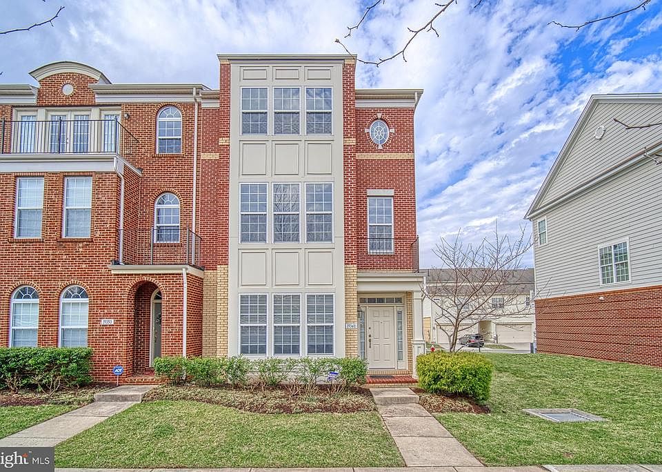 Three level town home with brick /Vinyl