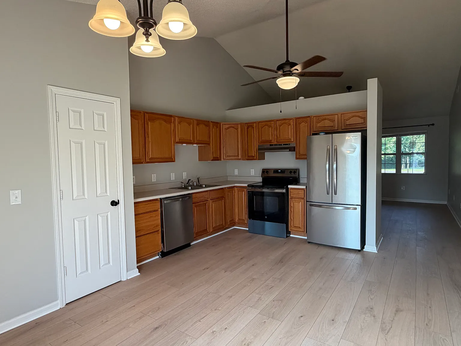 281 Lansing Ave — Photo 2