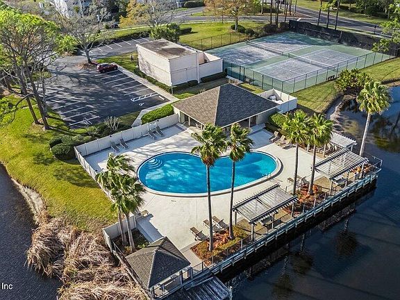 5th image of 137 BIMINI Court