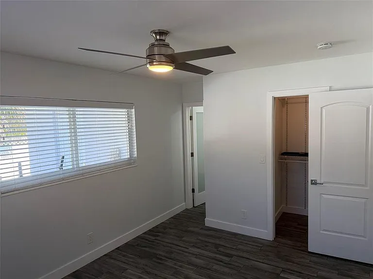 1077 NE 34th St #3 — Photo 15