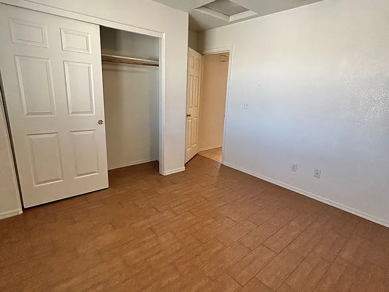 1370 Tanqueray Dr — Photo 12