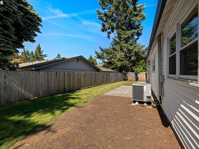 14103 SE McGillivray Blvd — Photo 28
