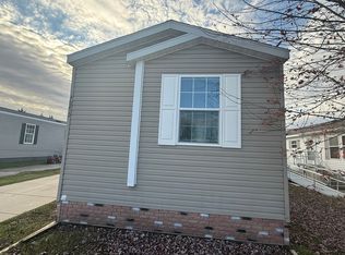 46209 Dorchester Dr #383, Macomb, MI 48044