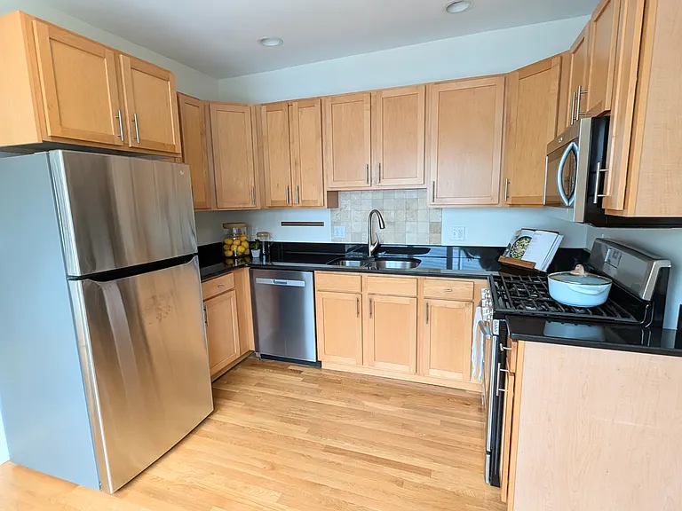 106 Franklin St — Photo 11
