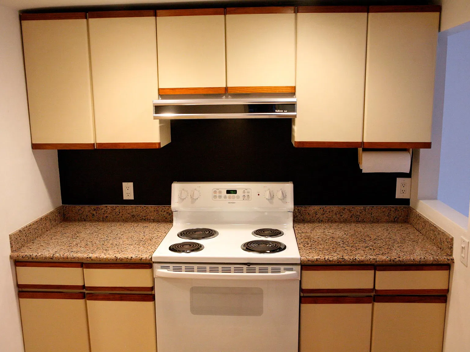 Studio, 450 sqft, $2,345 — Photo 4