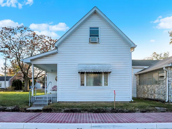 858 S 10th St, Noblesville, IN 46060