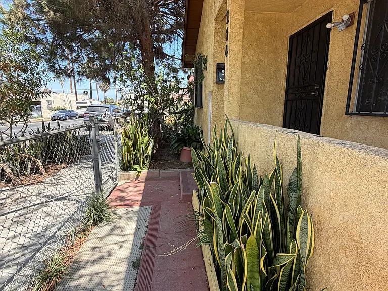 114 S Fresno St — Photo 48