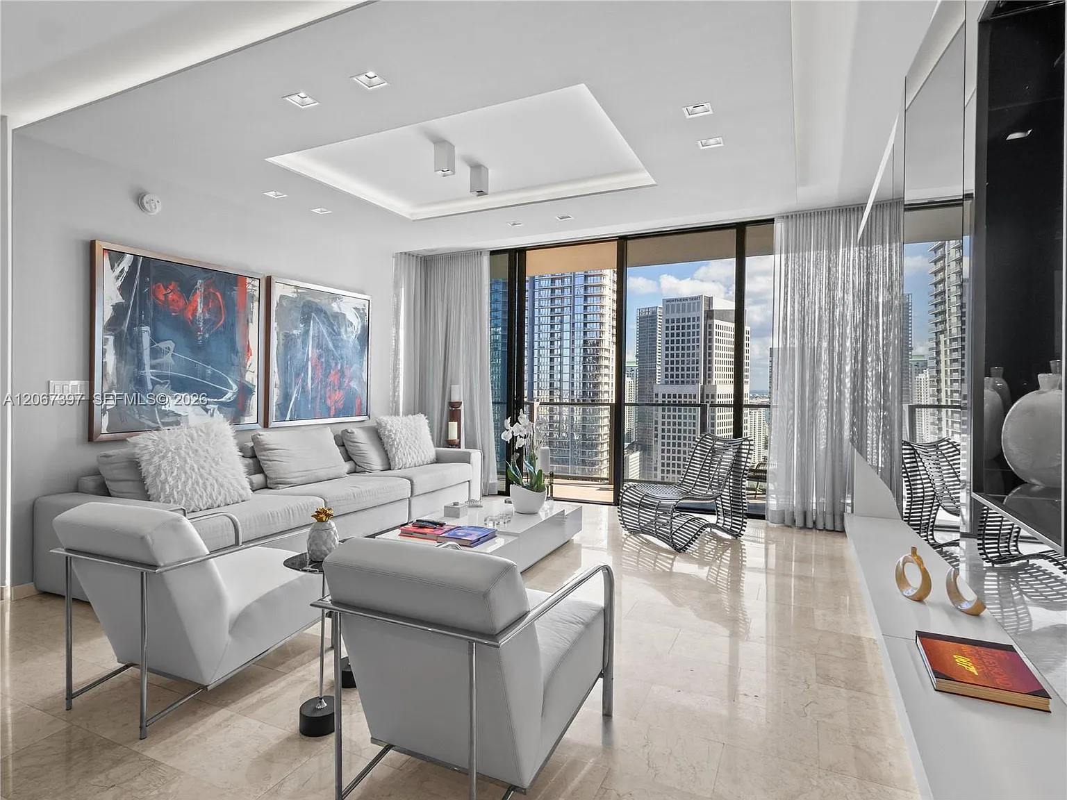 Rise Condo — Photo 2