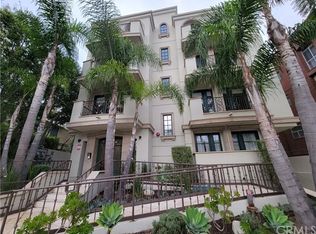 400 S Barrington Ave APT 201, Los Angeles, CA 90049