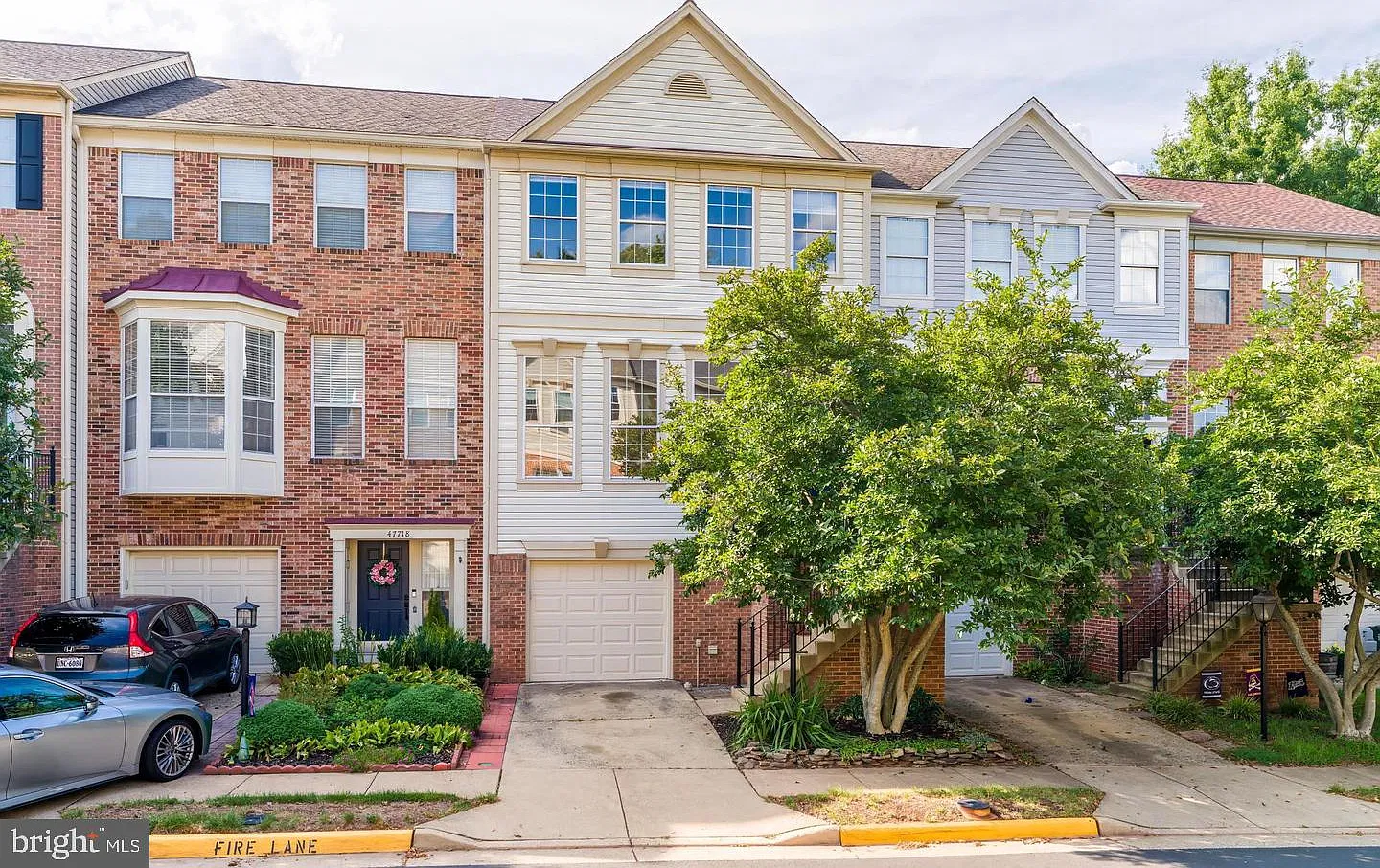 3 bed, 3.5 bath, 2128 sqft, $3,200 — Photo 1