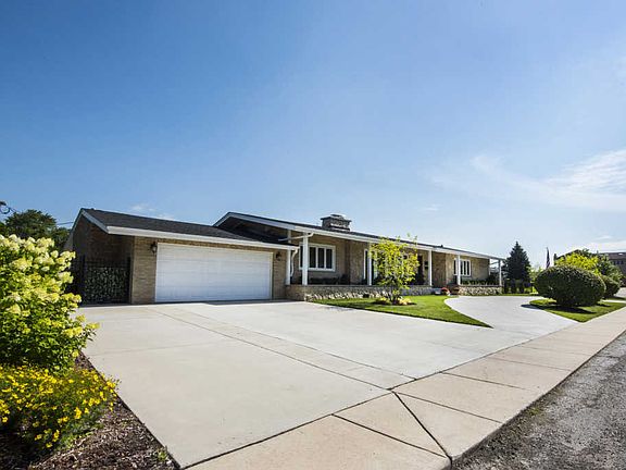 2nd image of 5442 N Redwood Dr