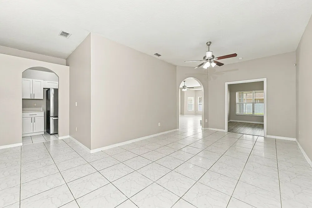3 bed, 2.0 bath, 2065 sqft, $2,420 — Photo 3