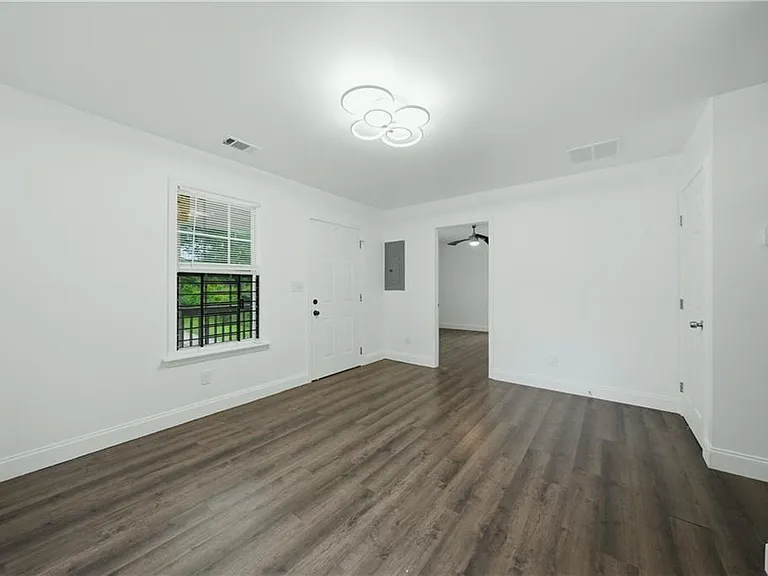 226 Thornton St SW — Photo 5