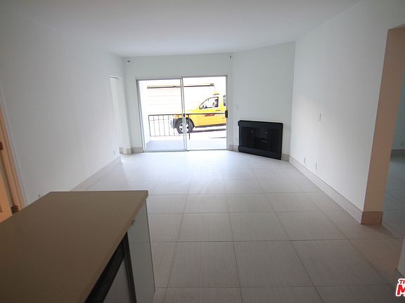 3rd image of 3949 Los Feliz Blvd Unit 111