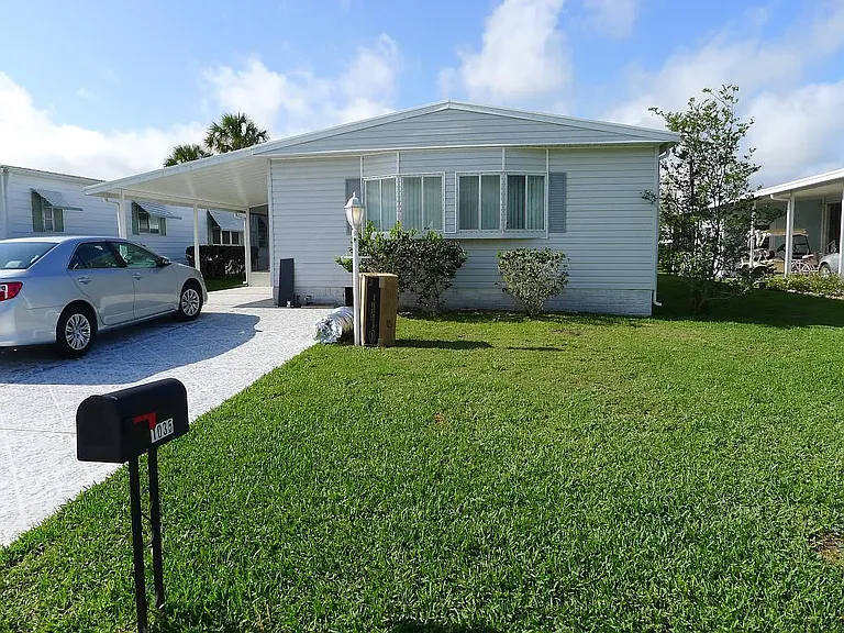 1035 Royal Palm Dr — Photo 1