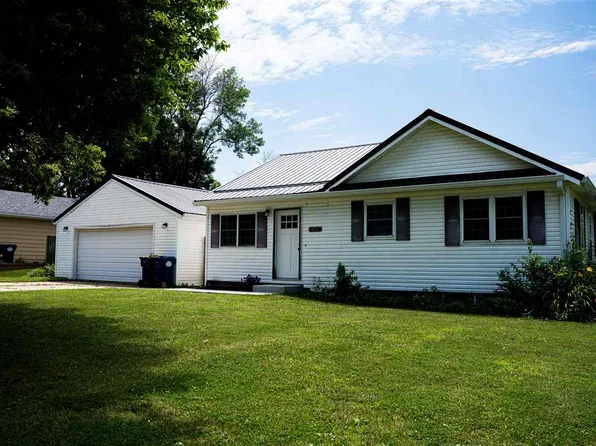 625 Freeseway Dr, Robins, IA 52328