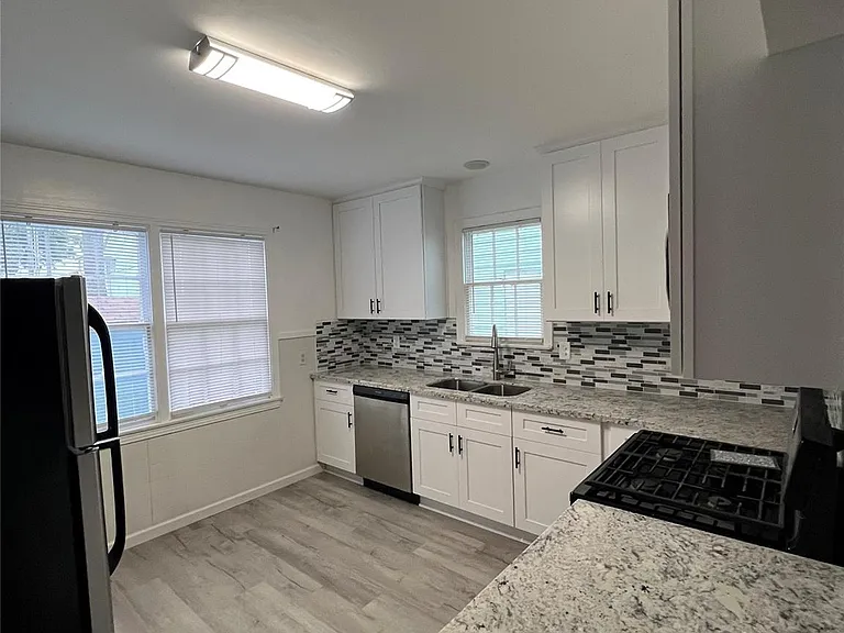 4711 Avenue R 1/2 — Photo 13