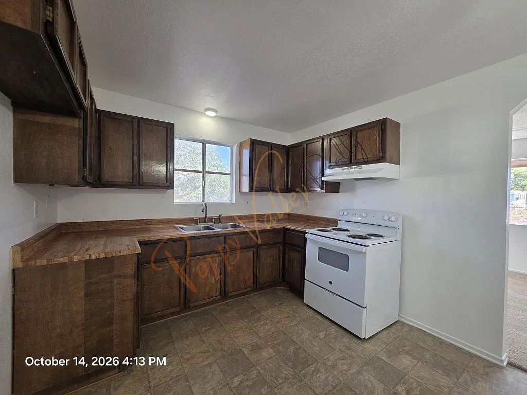 3111 E Suffock Ave — Photo 4