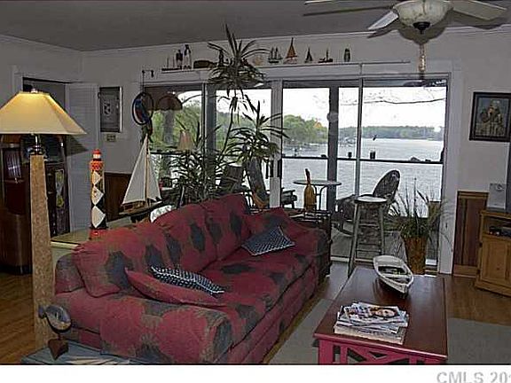 5th image of 1103 Valley St