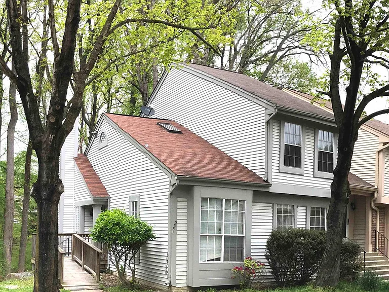 End-unit townhouse