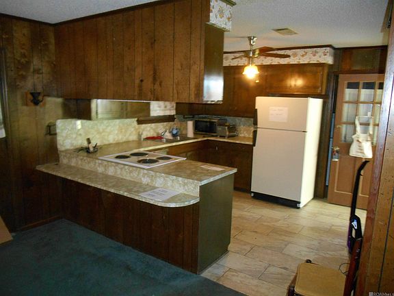 3rd image of 708 Patricia Dr