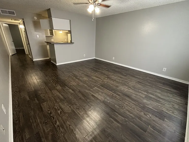 Edinburg Place Apartments — Photo 27