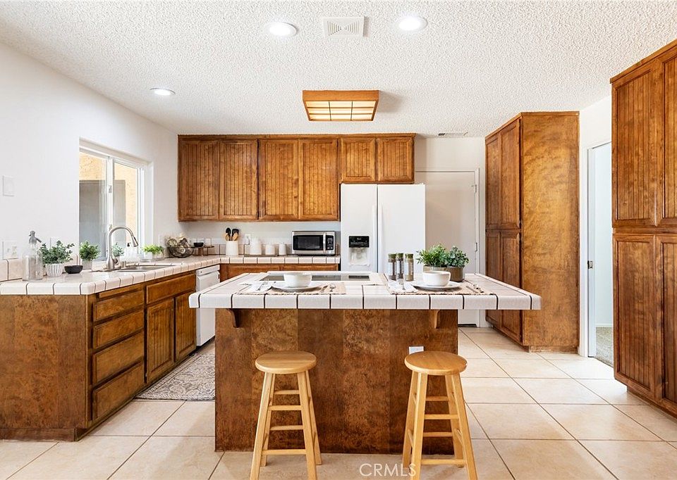 1st image of 57944 Ivanhoe Dr