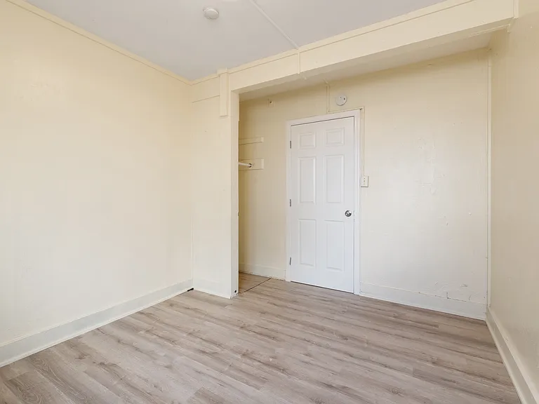 1647 E 6th St #B — Photo 11