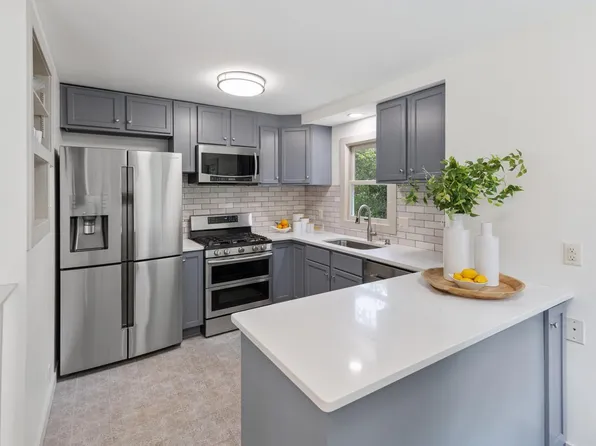 7231 Minnewashta Pkwy, Excelsior, MN 55331